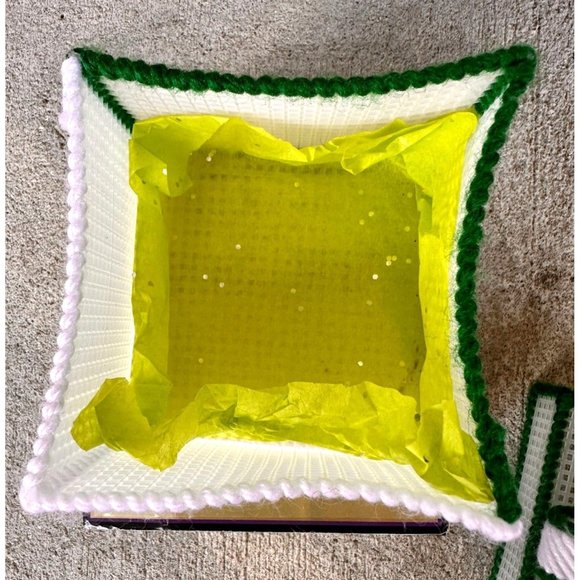 VTG St Patricks Day Trinket Box Handmade Plastic Canvas Shamrock Brooch Pin Bow - Picture 5 of 12